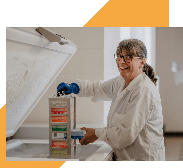 Employée dans un laboratoire
